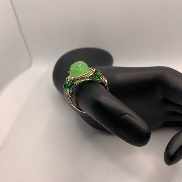 ‎Green Glass Bead Wire Wrap Ring - Picture 2 of 4